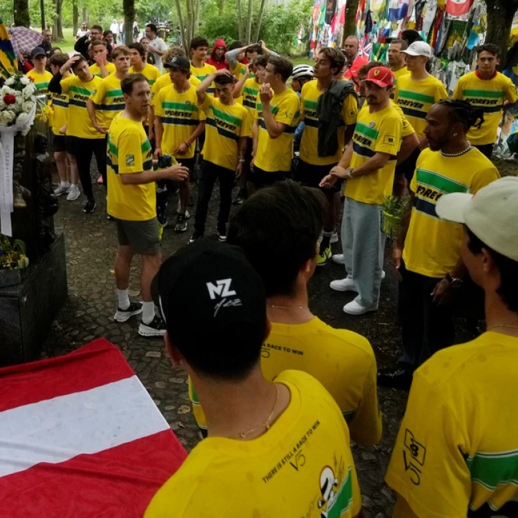 Imagen relacionada de emotivo homenaje ayrton senna roland ratzenberger imola