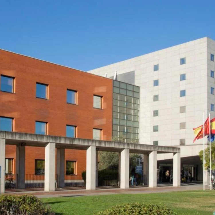 Imagen relacionada de profesionales sanitarios europeos visitando hospital alcorcon