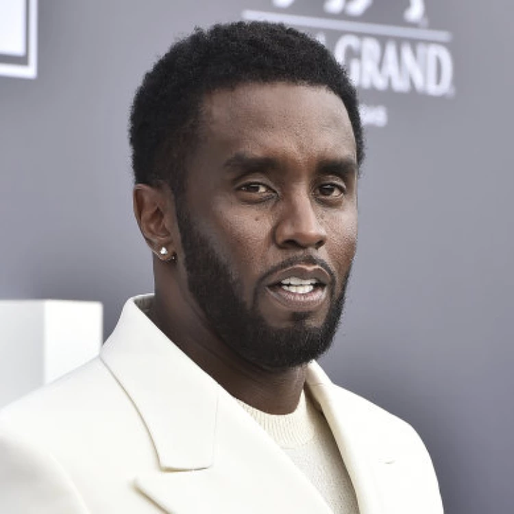 Imagen relacionada de escandalo sean diddy combs ataca a cassie en un hotel de los angeles