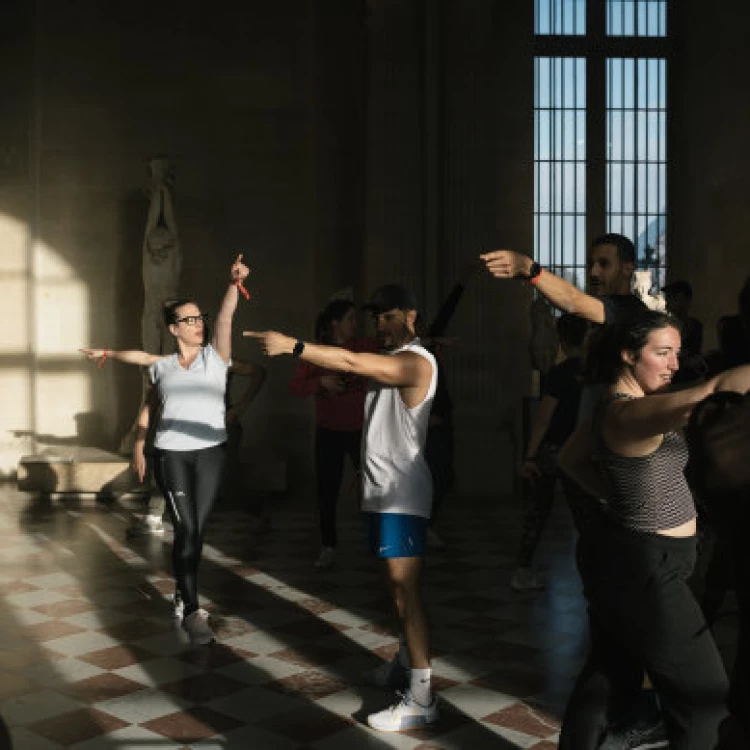 Imagen relacionada de nueva experiencia en el louvre correr y bailar entre obras de arte