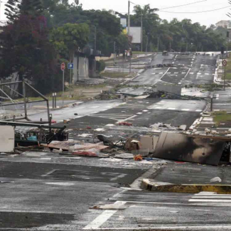 Imagen relacionada de apoyo solidario ciudadanos franceses varados melbourne crisis nueva caledonia