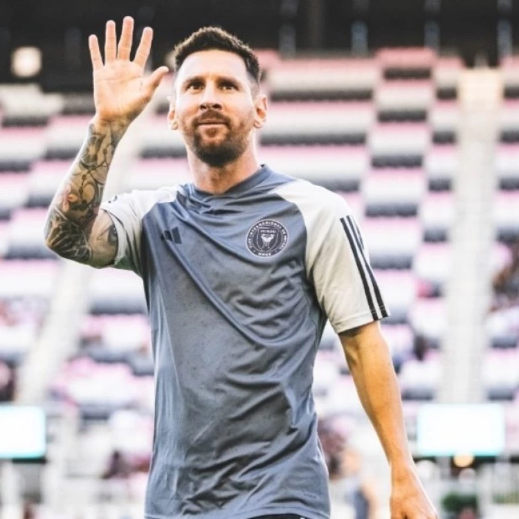 Imagen relacionada de inter miami practica abierta lionel messi