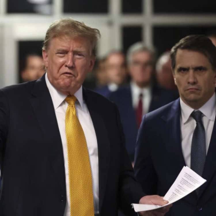 Imagen relacionada de donald trump no testificar juicio falsificacion registros empresariales