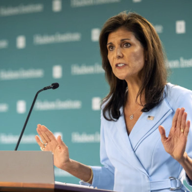 Imagen relacionada de nikki haley apoyara a donald trump en las elecciones de noviembre