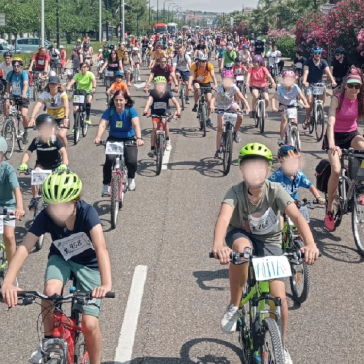 Imagen relacionada de la bicicletada escolar regresa a zaragoza promoviendo la movilidad sostenible