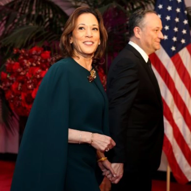 Imagen relacionada de confianza votantes kamala harris