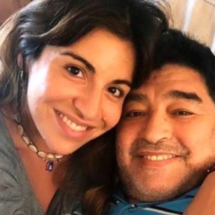 Imagen relacionada de disputa legal por el balon de oro de maradona