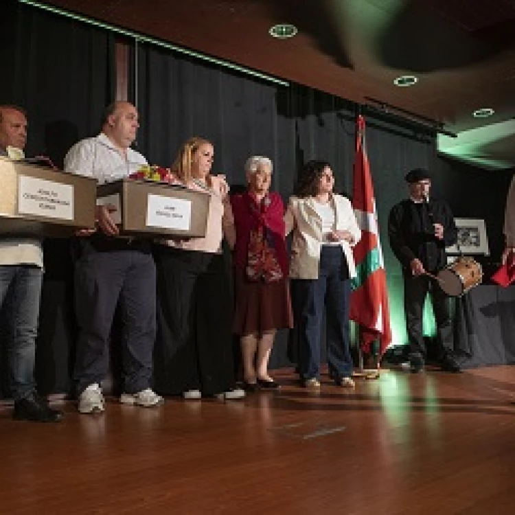 Imagen relacionada de entrega de restos de milicianos identificados en euskadi y su significado historico