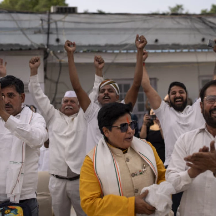 Imagen relacionada de victoria aplastante de modi elecciones india