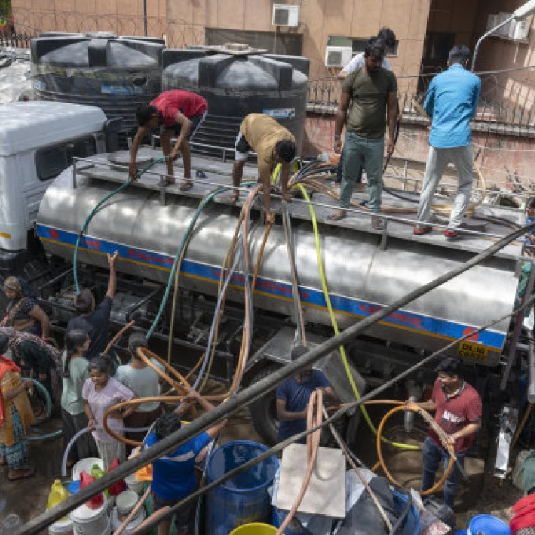 Imagen relacionada de escasez agua nueva delhi ola calor