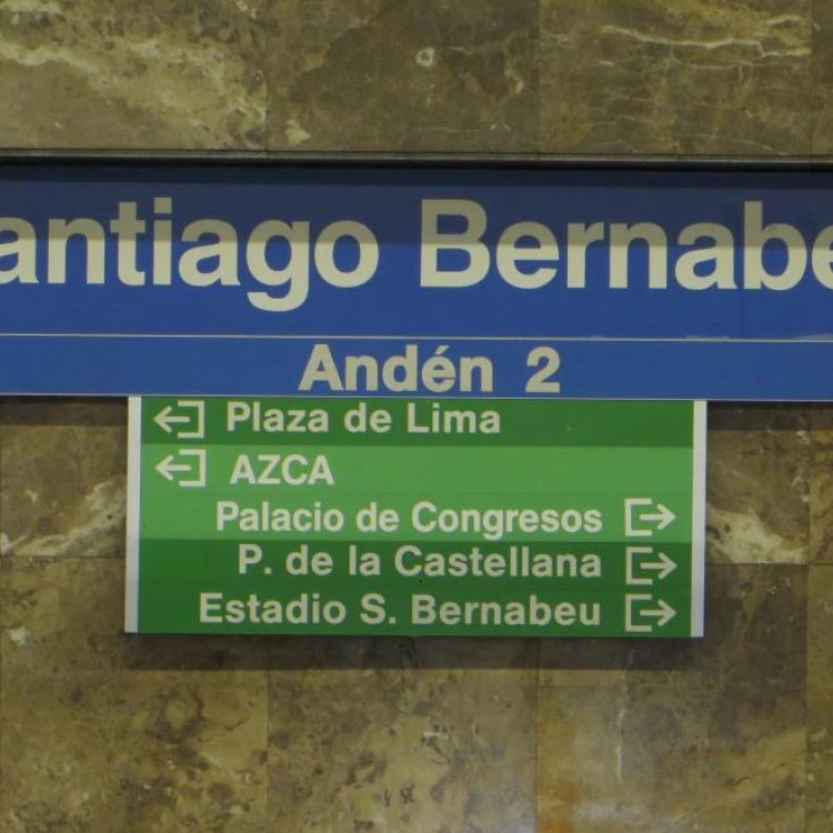 Imagen relacionada de exitosa venta antiguas senales metro santiago bernabeu madrid