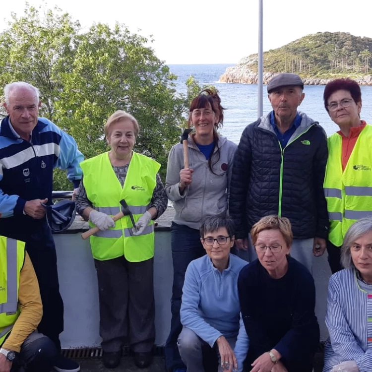 Imagen relacionada de accion vecinal renovacion ermita santa elena euskadi