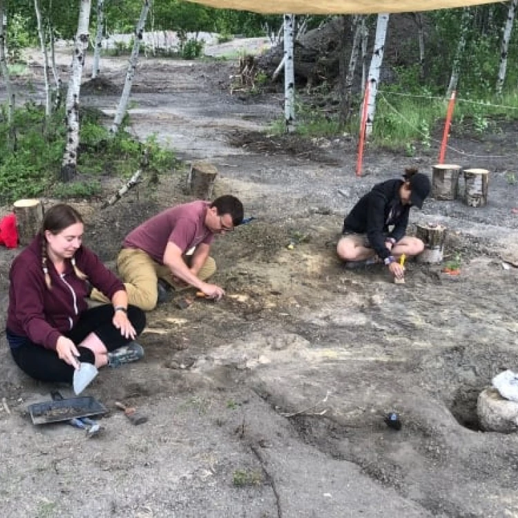 Imagen relacionada de restos de reptil marino descubiertos en manitoba