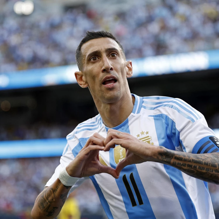 Imagen relacionada de angel di maria brilla en su despedida de la seleccion argentina con golazo ante ecuador