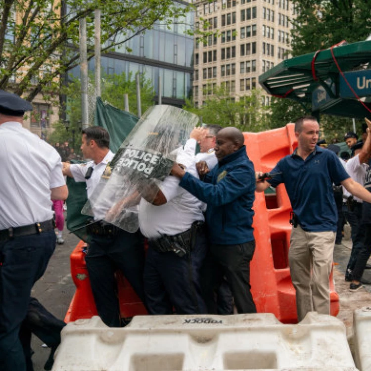 Imagen relacionada de caos en nueva york durante evento streamer