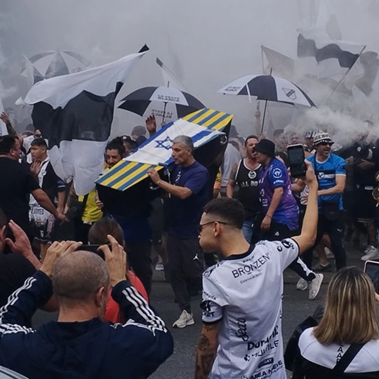 Imagen relacionada de sancionados barras antisemitas all boys medidas club