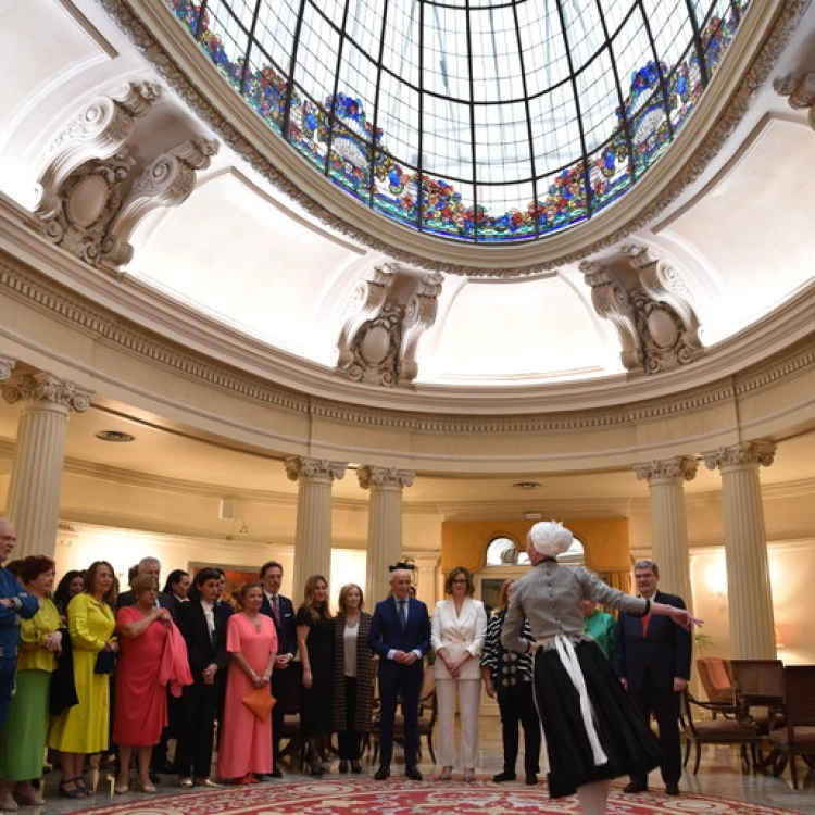 Imagen relacionada de doctora maria diaz de la cebosa recibe premio en bilbao por su labor educativa y en derechos humanos