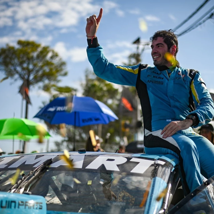 Imagen relacionada de esteban gini se corona en el turismo carretera argentino