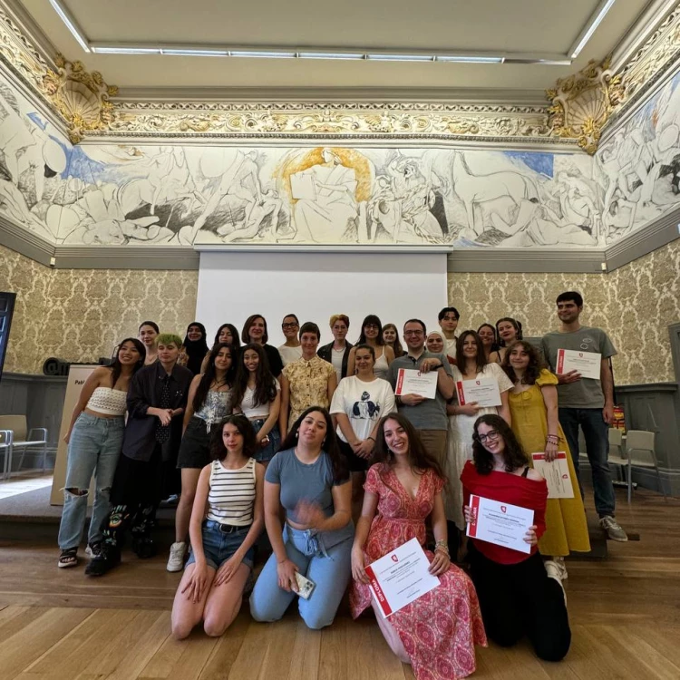 Imagen relacionada de celebracion graduacion grupo rompepuertas zaragoza