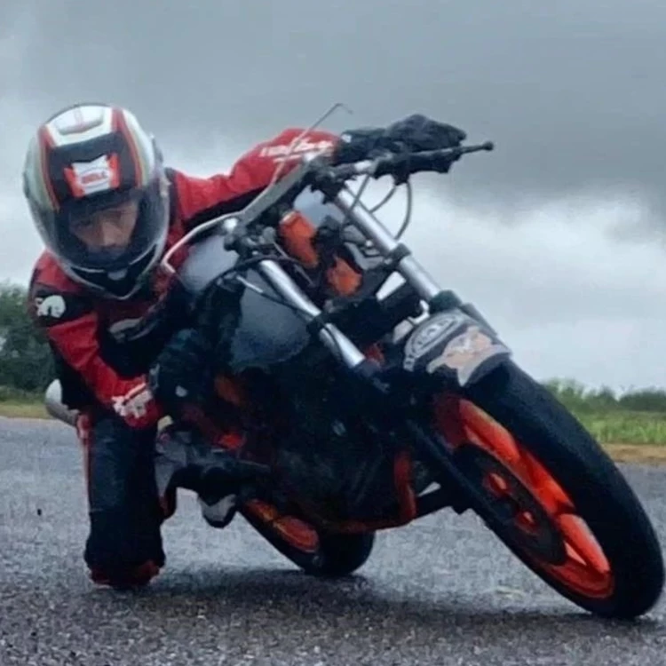 Imagen relacionada de la polemica del nino piloto de 9 anos en motociclismo