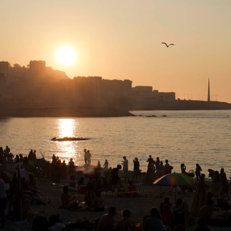 Imagen relacionada de preparativos para la quema de la falla de san juan en la coruna