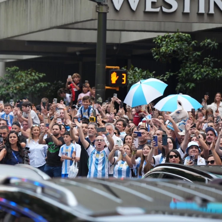 Imagen relacionada de el apoyo incondicional hinchas argentinos atlanta