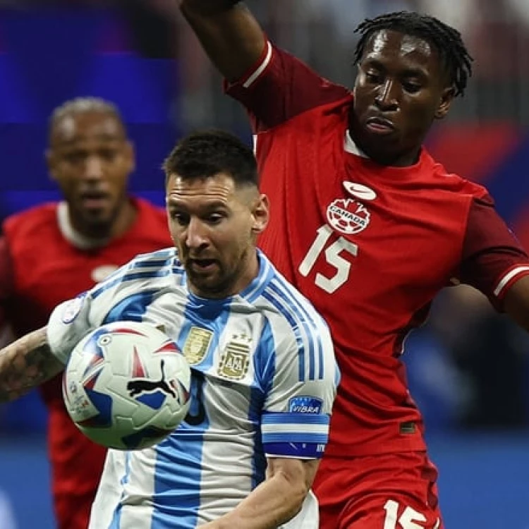 Imagen relacionada de jugador de futbol canadiense sufre abuso racial en linea tras partido contra argentina en copa america