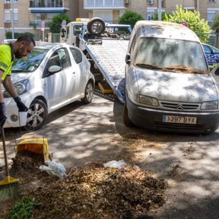 Imagen relacionada de sevilla retirada vehiculos abandonados