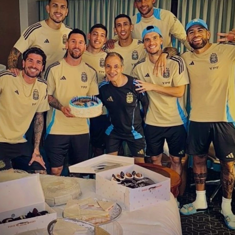 Imagen relacionada de celebracion cumpleanos messi seleccion argentina