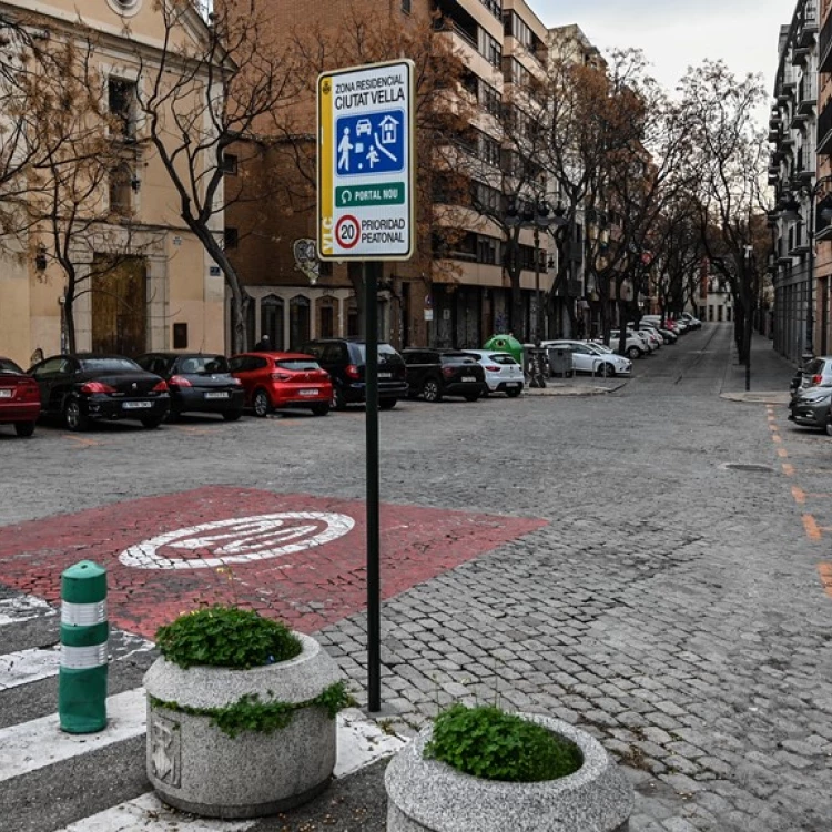 Imagen relacionada de aprobada ordenanza prohibicion acceso vehiculos contaminantes valencia 2028