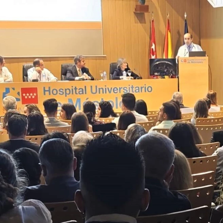 Imagen relacionada de emotiva graduacion alumnos medicina mostoles