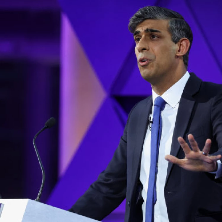 Imagen relacionada de rishi sunak condena insultos racistas partidario reform uk