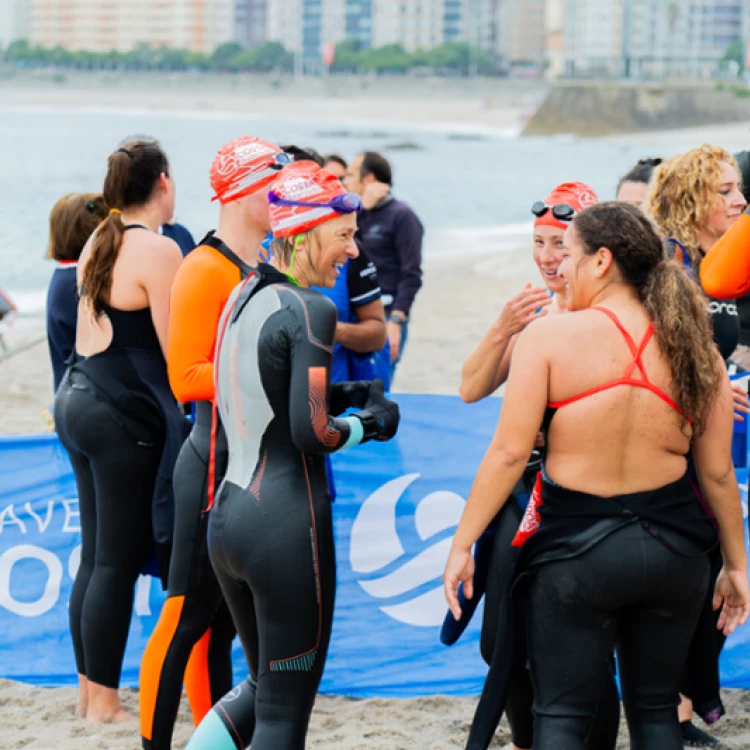 Imagen relacionada de entrega de premios travesia costa coruna aguas abiertas