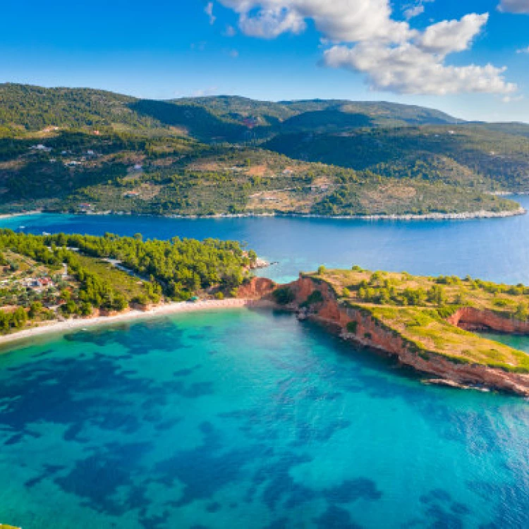 Imagen relacionada de tragedias en las islas griegas turistas europeos fallecen en medio del calor extremo