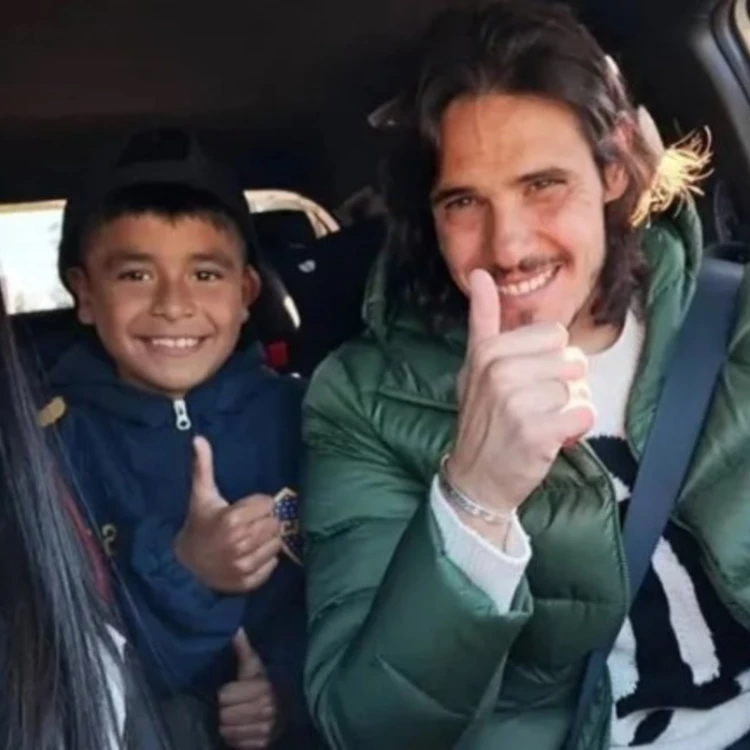 Imagen relacionada de edinson cavani comparte bondad joven hincha boca