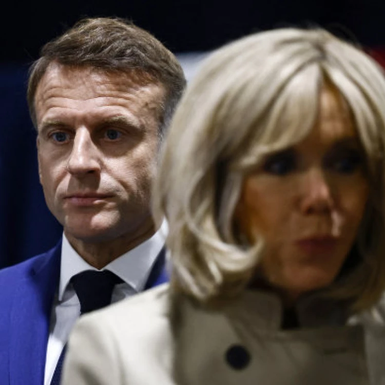 Imagen relacionada de baja popularidad y crisis en la presidencia de macron