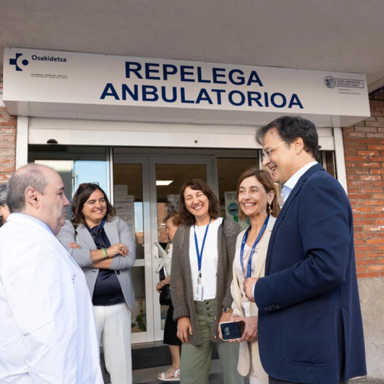 Imagen relacionada de el nuevo responsable de la sanidad vasca elige el ambulatorio de repelega para su primer acto publico