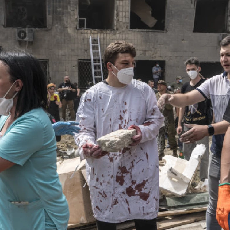 Imagen relacionada de ataque ruso destruye hospital infantil en ucrania durante tratamiento de cancer