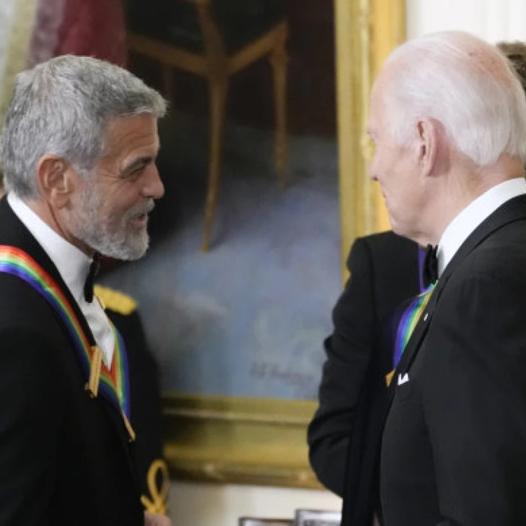 Imagen relacionada de nancy pelosi george clooney no respaldan joe biden reeleccion presidencial