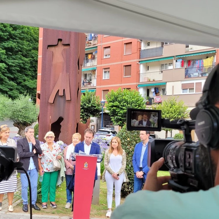 Imagen relacionada de homenaje victimas terrorismo ermua consejera justicia euskadi