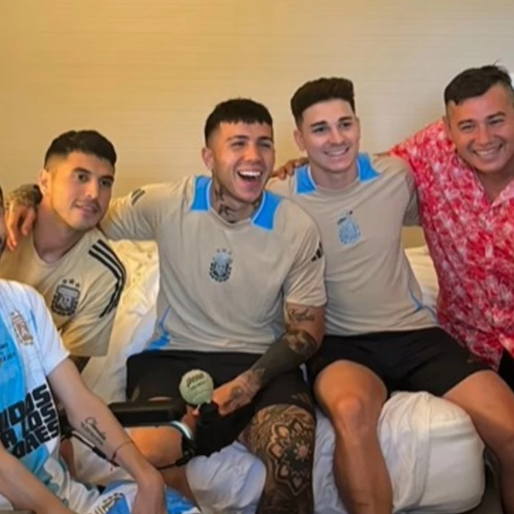 Imagen relacionada de emotivo encuentro de juancito con jugadores de la seleccion argentina en estados unidos