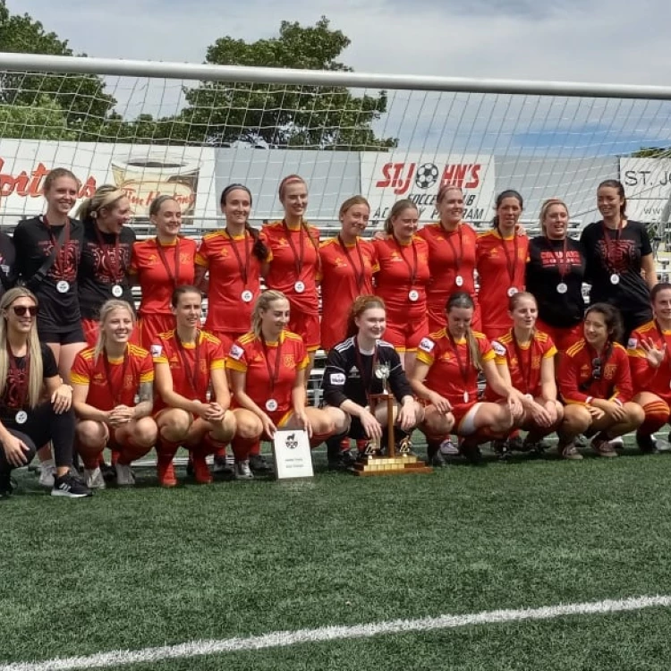 Imagen relacionada de equipo femenino futbol holy cross titulo campeonato nacional