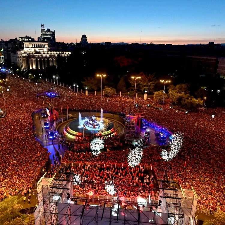 Imagen relacionada de celebracion eurocopa 2024 espana madrid rojo pasion