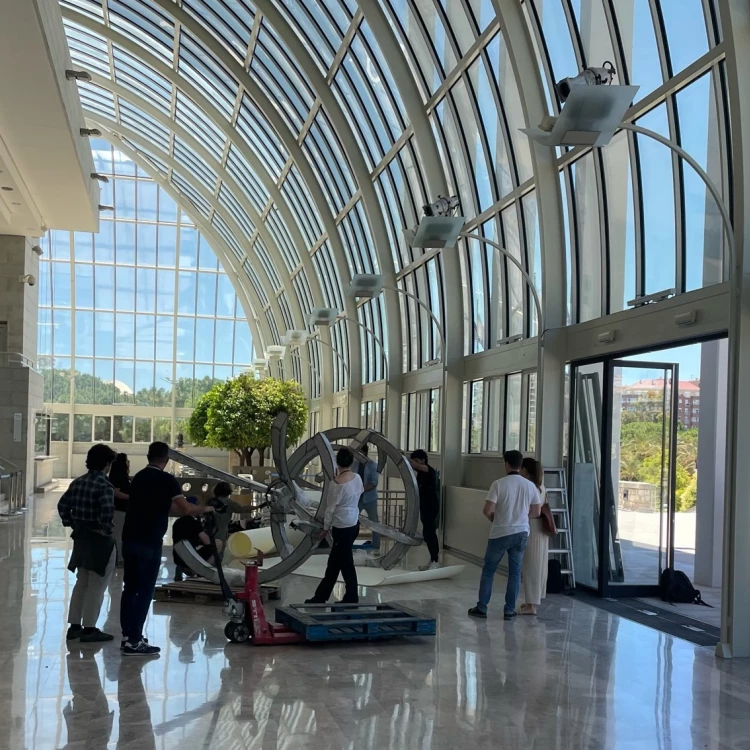 Imagen relacionada de escultura vidrio reciclado palau musica valencia