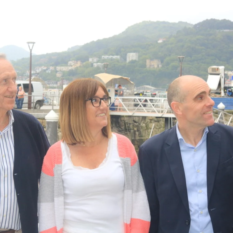 Imagen relacionada de homenaje en donostia a la vejez del marinero y las mujeres del sector pesquero