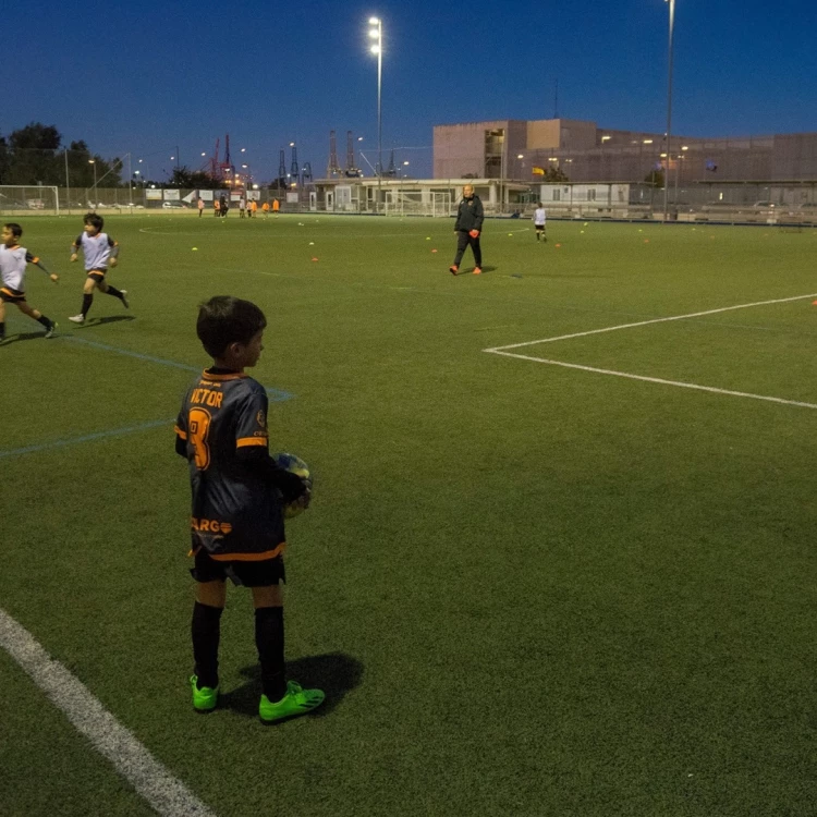 Imagen relacionada de eficiencia energetica en el campo de futbol de pinedo valencia