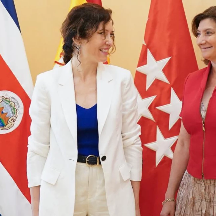 Imagen relacionada de encuentro presidenta madrid embajadora costa rica