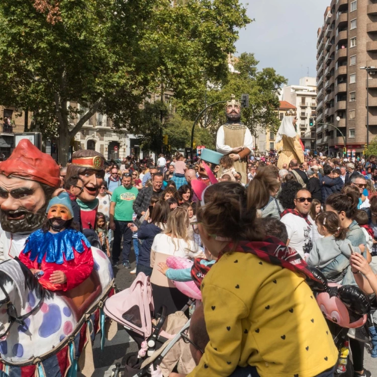 Imagen relacionada de zaragoza declara a la comparsa de gigantes y cabezudos bien de interes cultural inmaterial