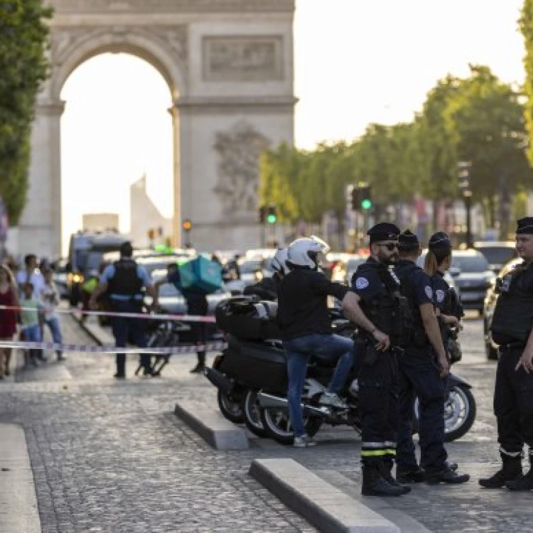 Imagen relacionada de ataque con cuchillo en paris deja un policia herido