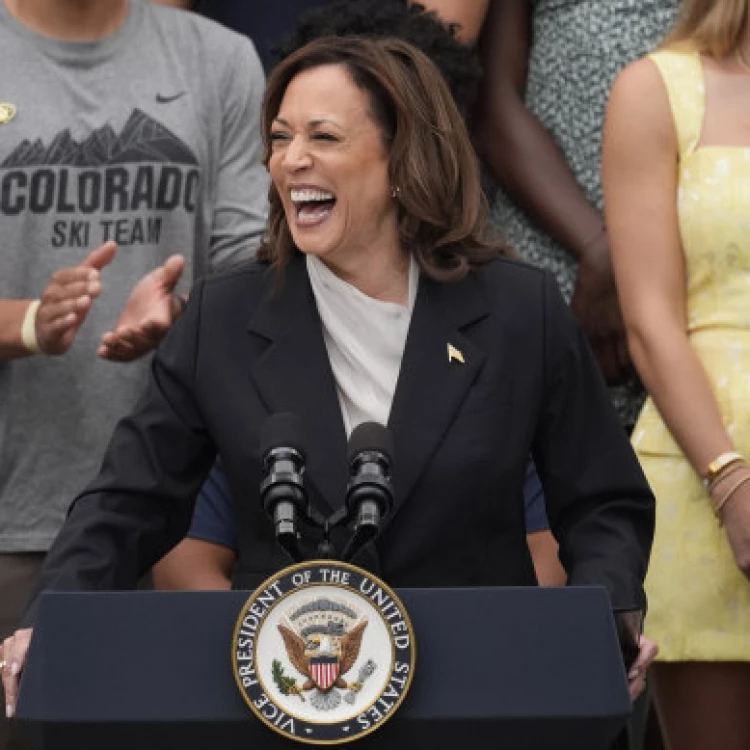 Imagen relacionada de kamala harris nominacion presidencial democrata